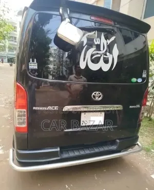 Toyota HiAce 2012 Black