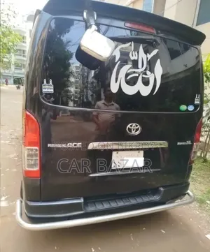 Toyota HiAce 2012 Black