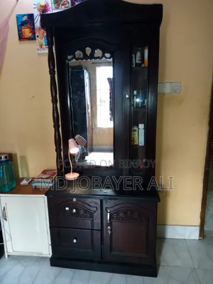 ড্রেসিং টেবিল