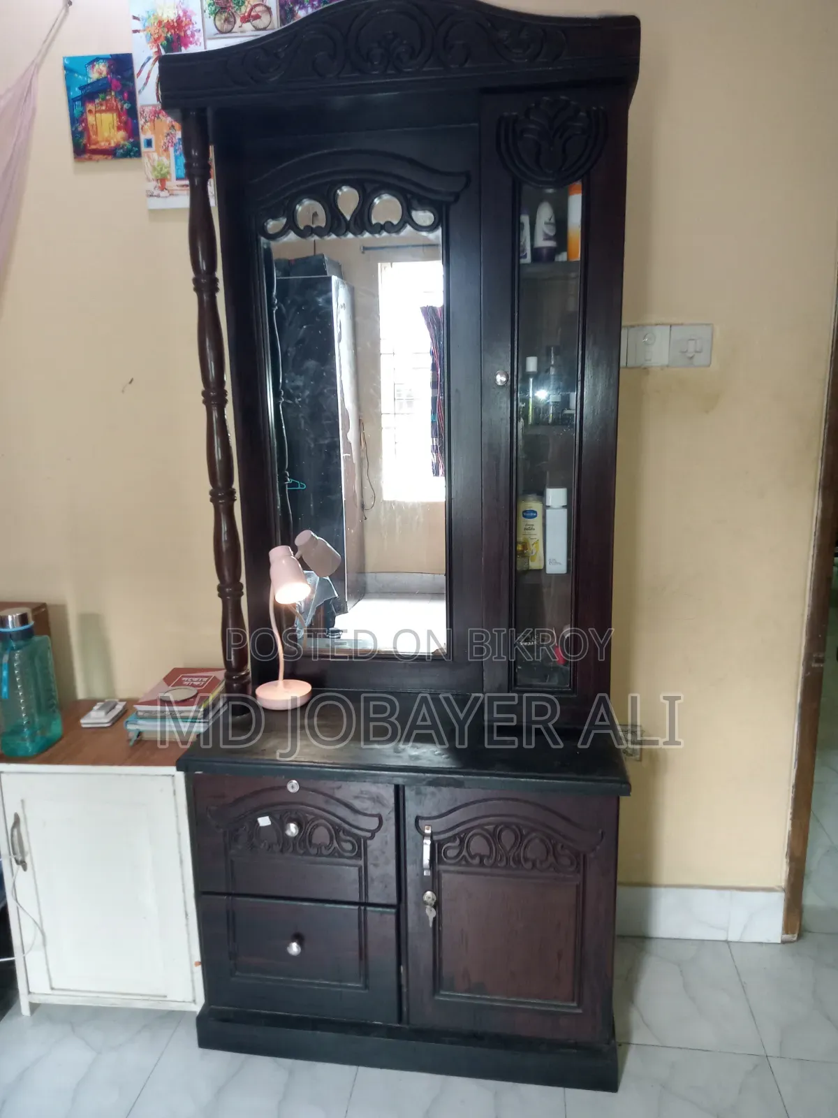 ড্রেসিং টেবিল
