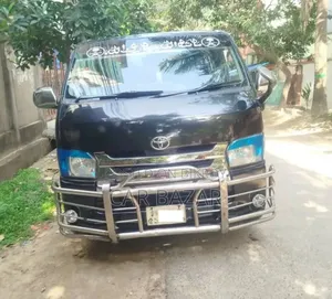 Toyota HiAce 2014 Black