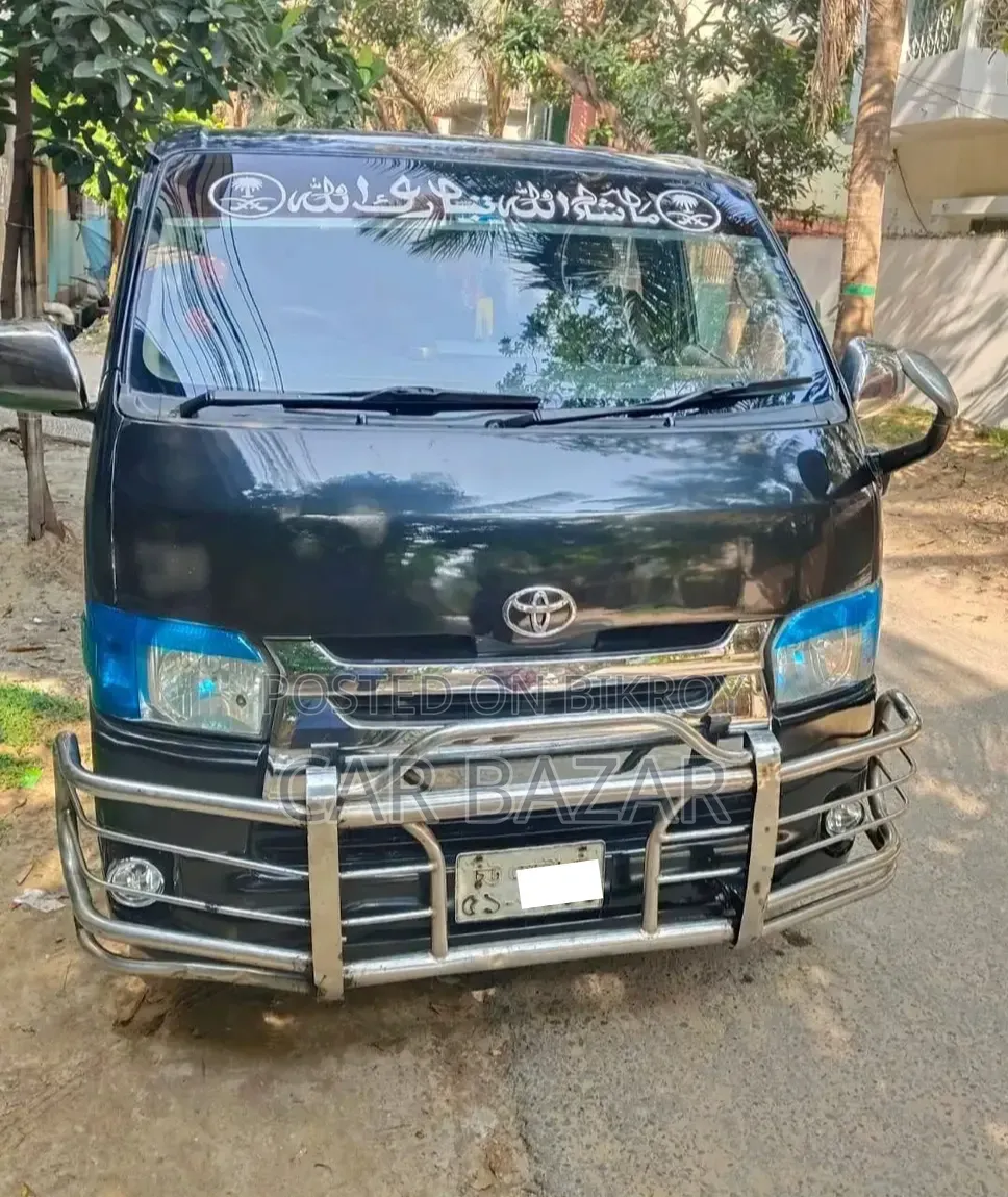 Toyota HiAce 2014 Black
