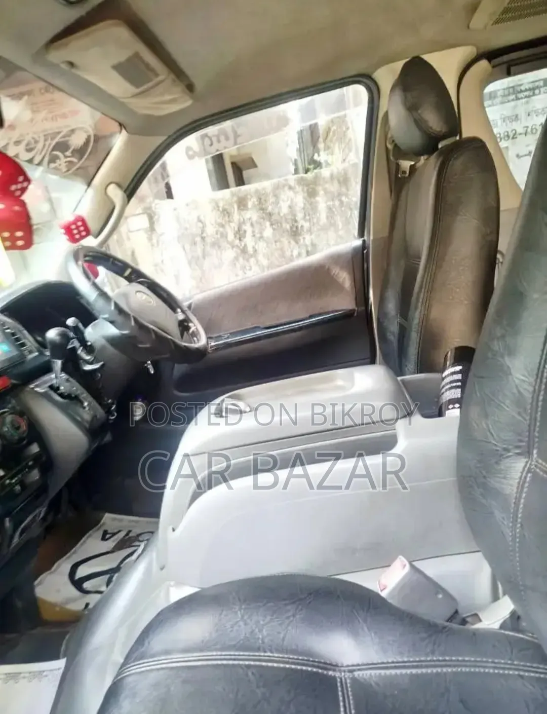 Toyota HiAce 2014 Black
