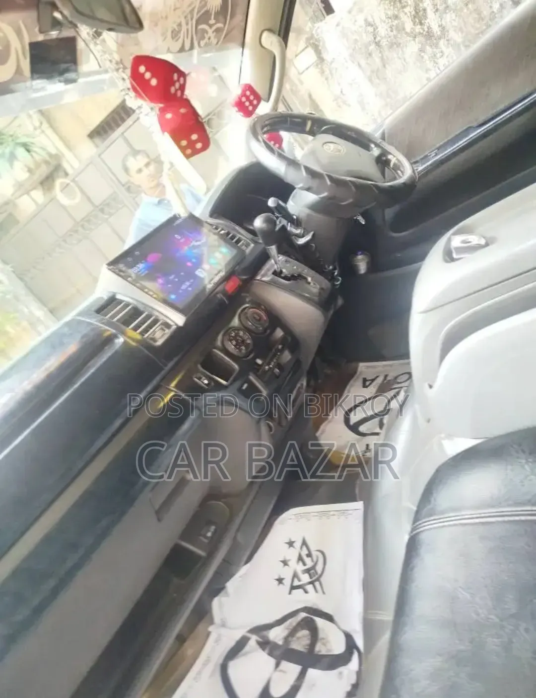 Toyota HiAce 2014 Black