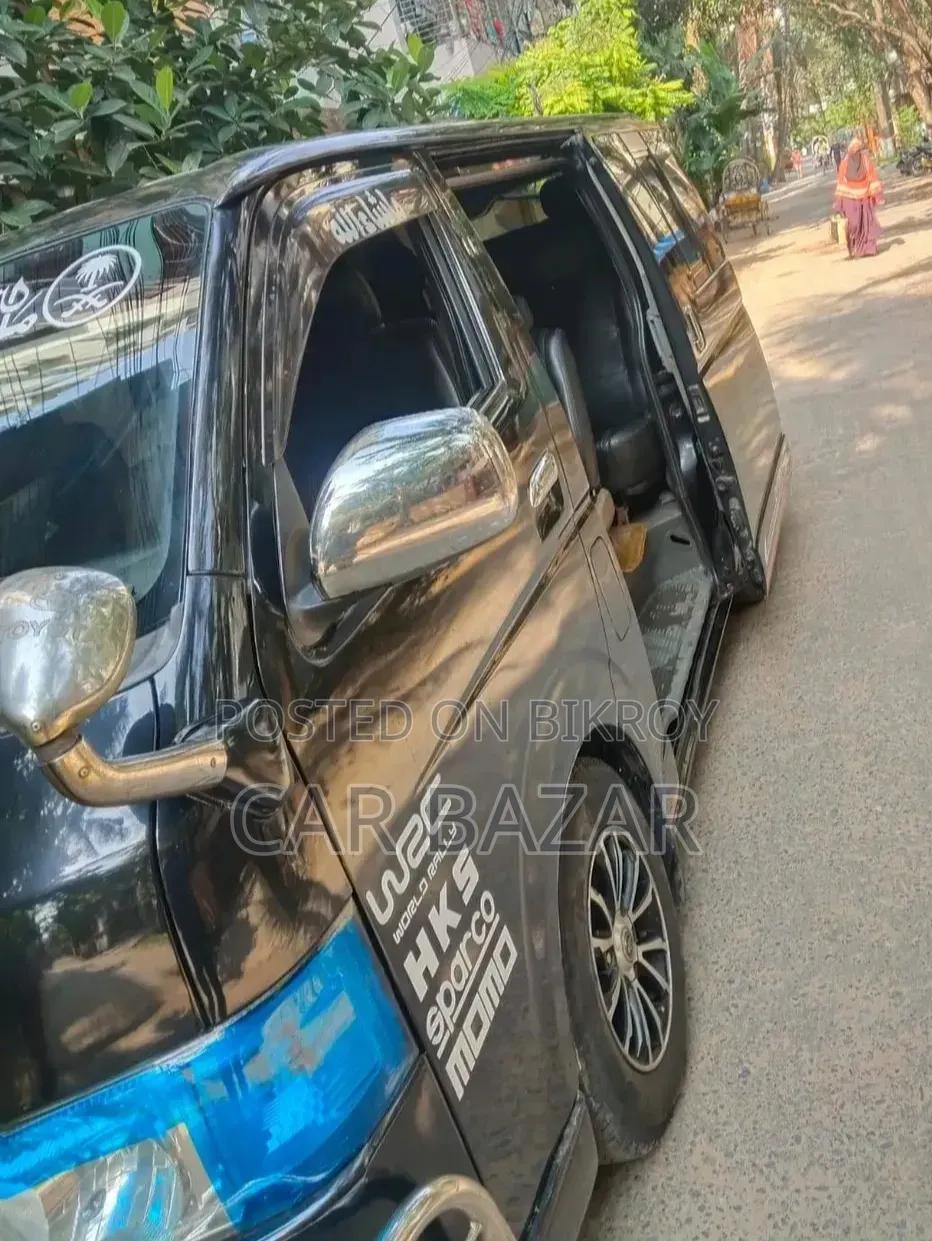Toyota HiAce 2014 Black