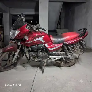 রানার বুলেট ১০০ ভি২ ২০২৩ লাল