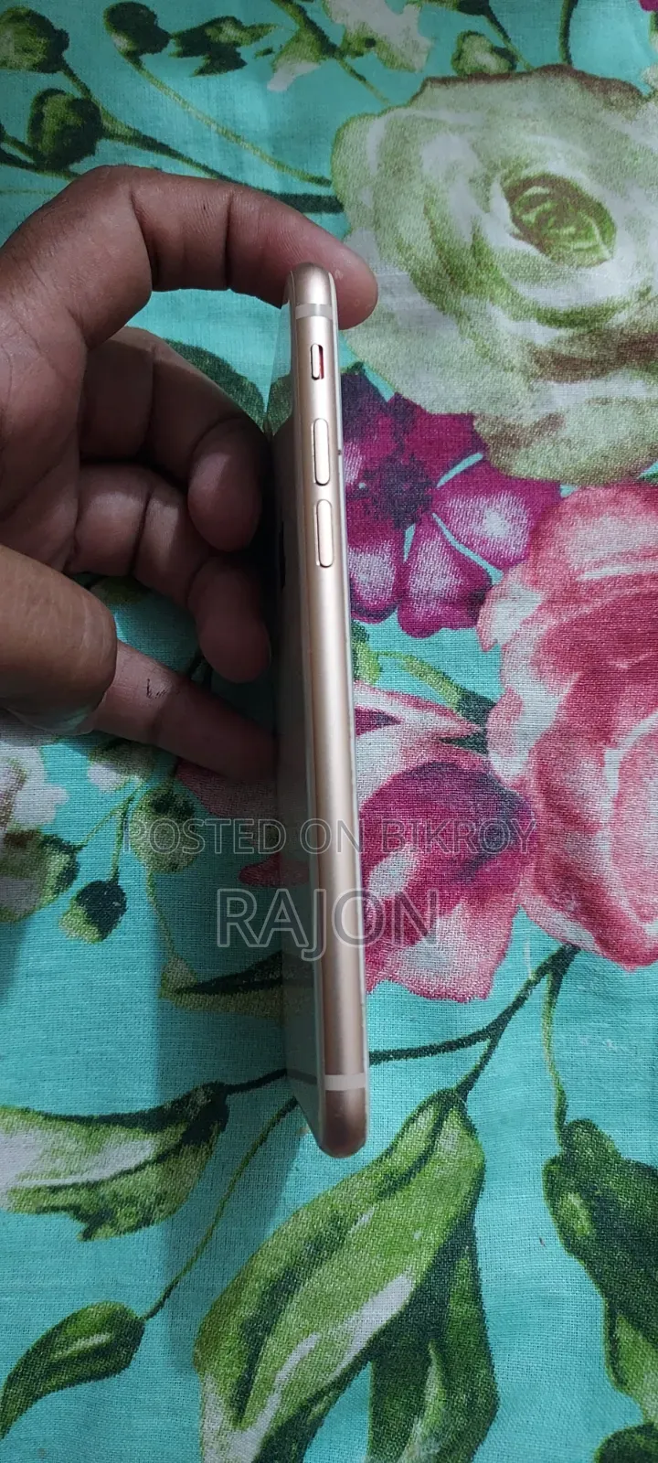 Apple iPhone 8 64 GB Gold