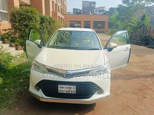 টয়োটা এক্সিও ২০১৬ সাদা