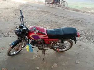 মোটরসাইকেল ২০১৭ লাল