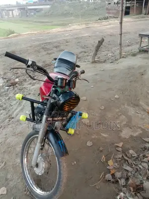 মোটরসাইকেল ২০১৭ লাল