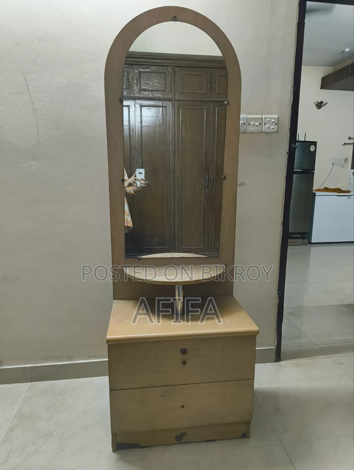 Selling Dressing Table