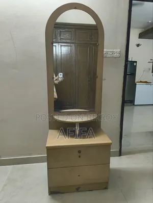 Selling Dressing Table
