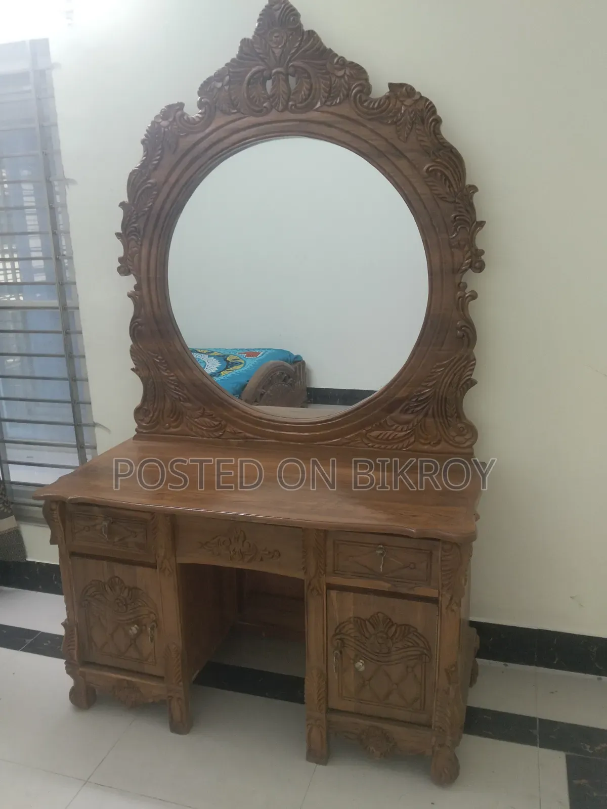 সেগুন কাঠের ড্রেসিং টেবিল