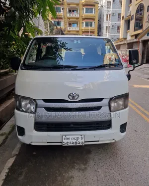 Toyota HiAce 2017 White