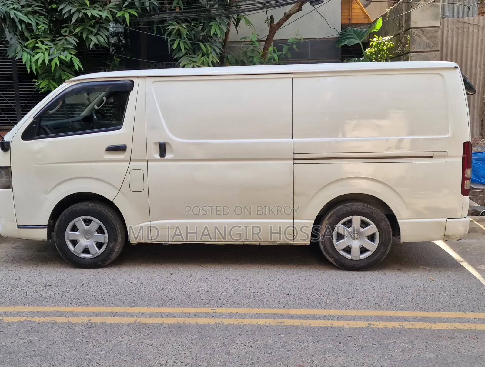 Toyota HiAce 2017 White