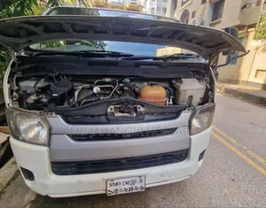 Toyota HiAce 2017 White