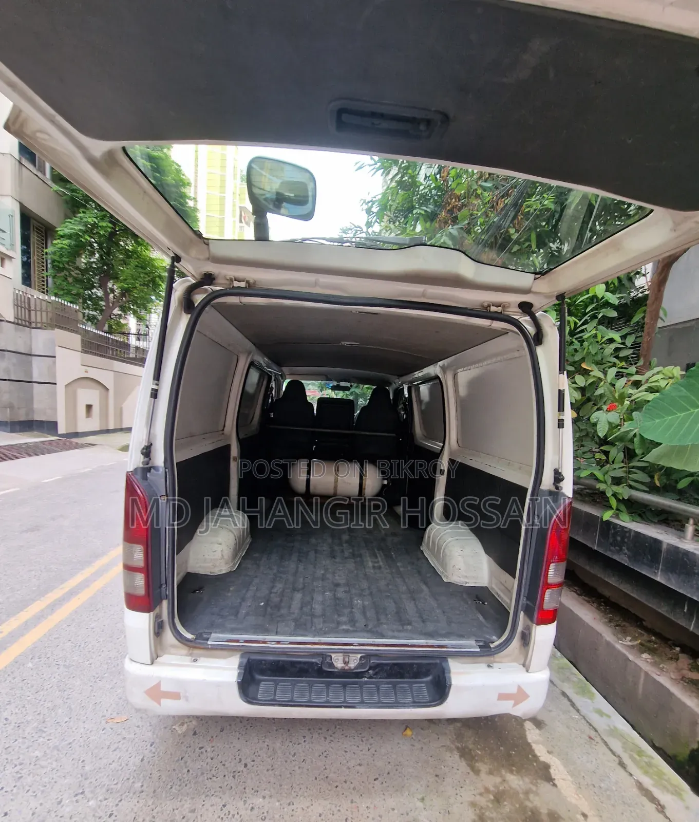 Toyota HiAce 2017 White