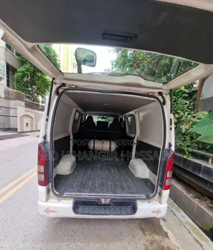 Toyota HiAce 2017 White