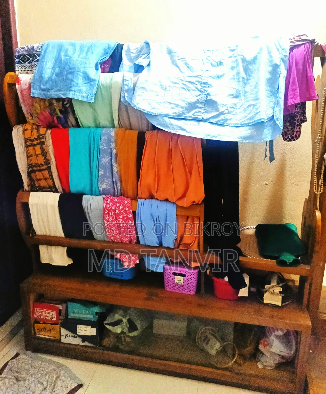ড্রেসিং টেবিল এবং আলনাহ