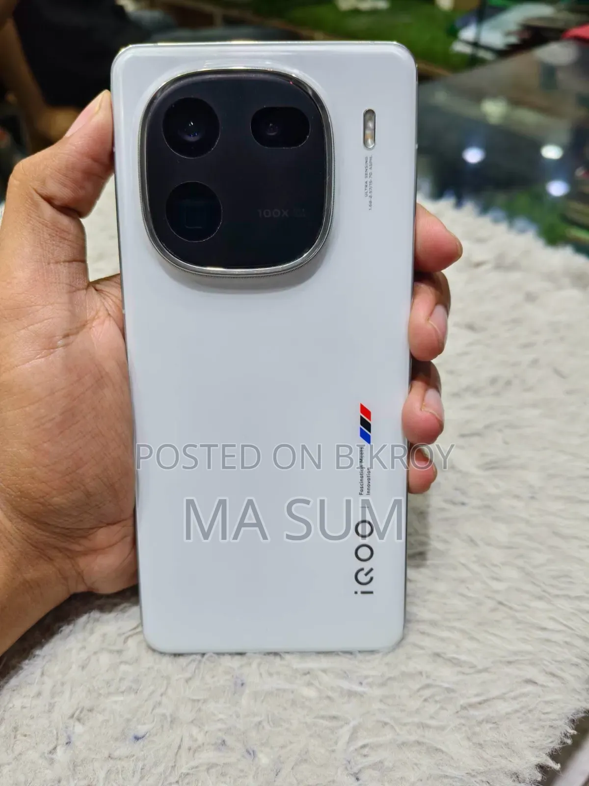আইকিউওও ১২ ৫১২ জিবি সাদা