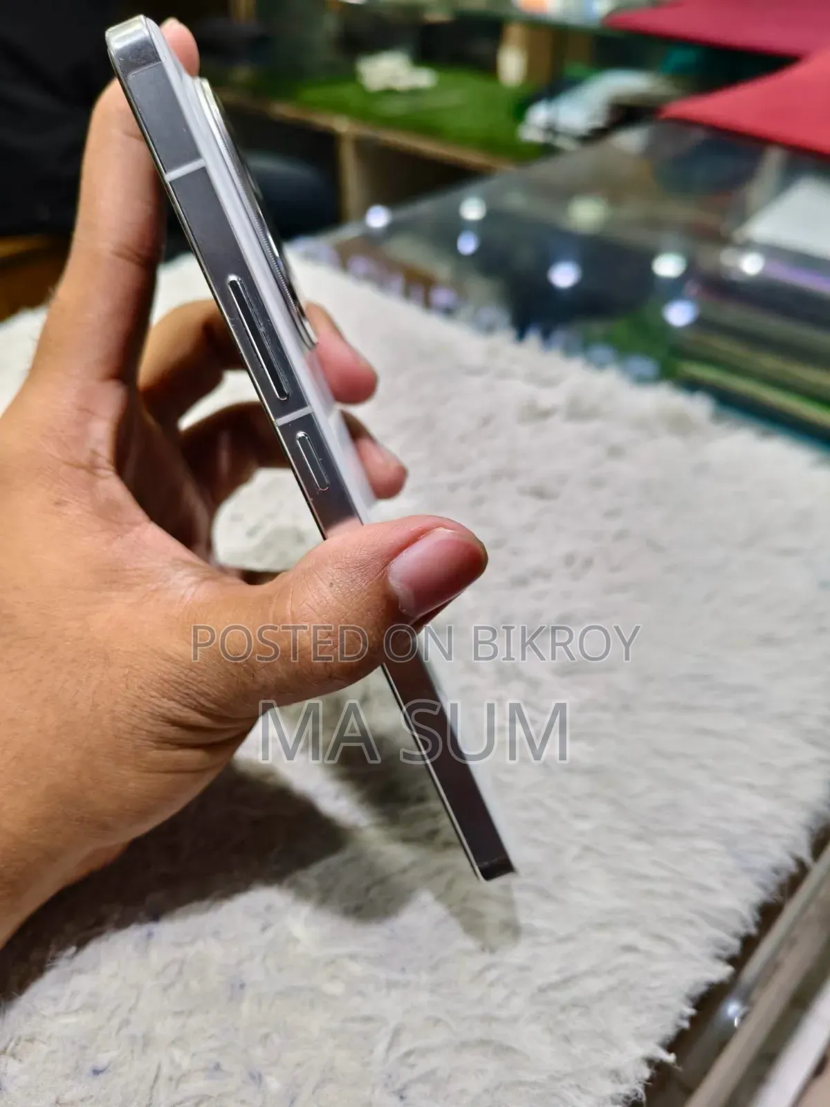 আইকিউওও ১২ ৫১২ জিবি সাদা