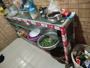 গ্লাস শো কেস