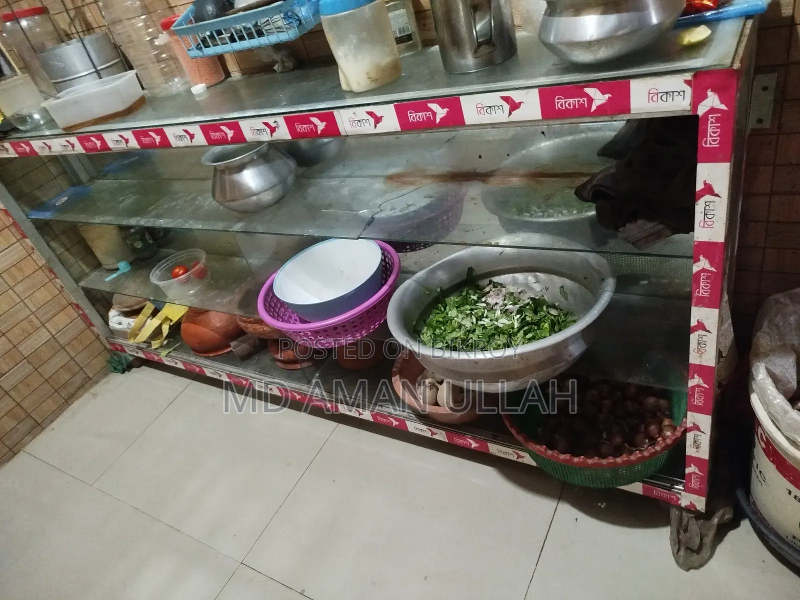 গ্লাস শো কেস