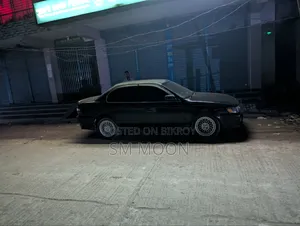 টয়োটা করোলা ১৯৯৪ কালো