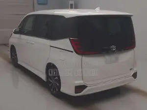 টয়োটা নোয়া ২০২২ পার্ল