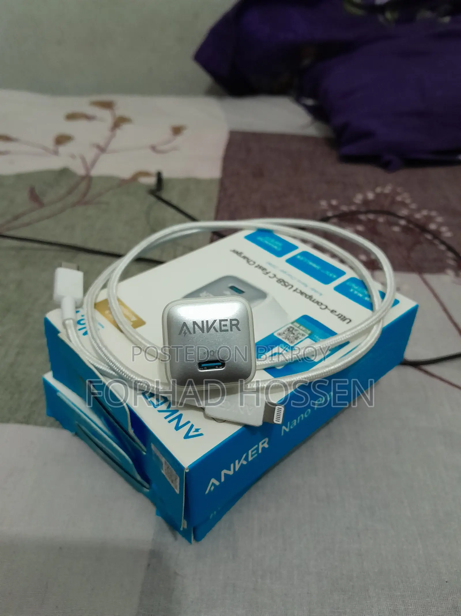 ২০ডব্লিউ অ্যাডাপ্টার এবং লাইটনিং টু সি ক্যাবল