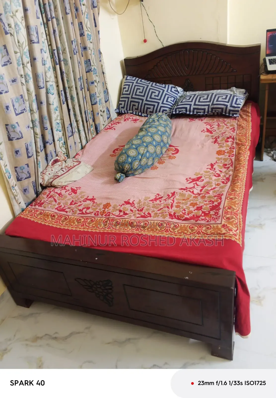 Bed 4 feet X 6.5 feet (Fresh Condition)