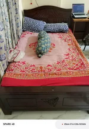 Bed 4 feet X 6.5 feet (Fresh Condition)