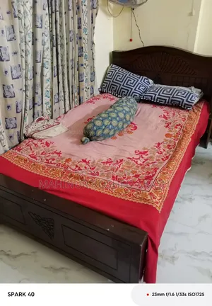 Bed 4 feet X 6.5 feet (Fresh Condition)