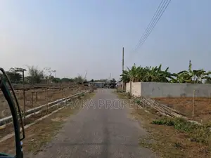 ৩০০ ফিট এক্সপ্রেসওয়ে সেক্টর-৯ এ ৩ কাঠা দক্ষিণমুখী জমি