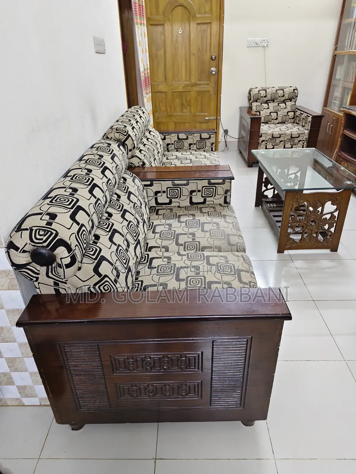 5-seater sofa set for sale. (Used)