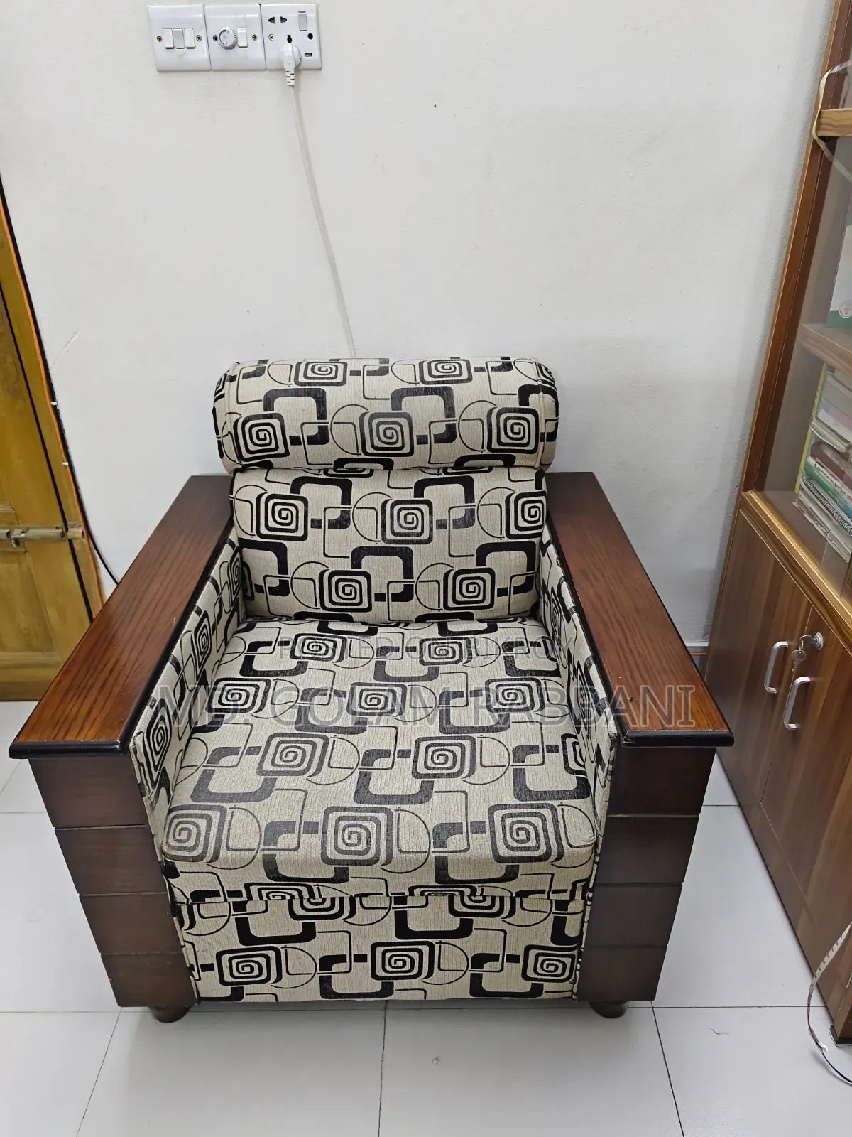 5-seater sofa set for sale. (Used)