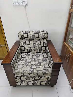 5-seater sofa set for sale. (Used)