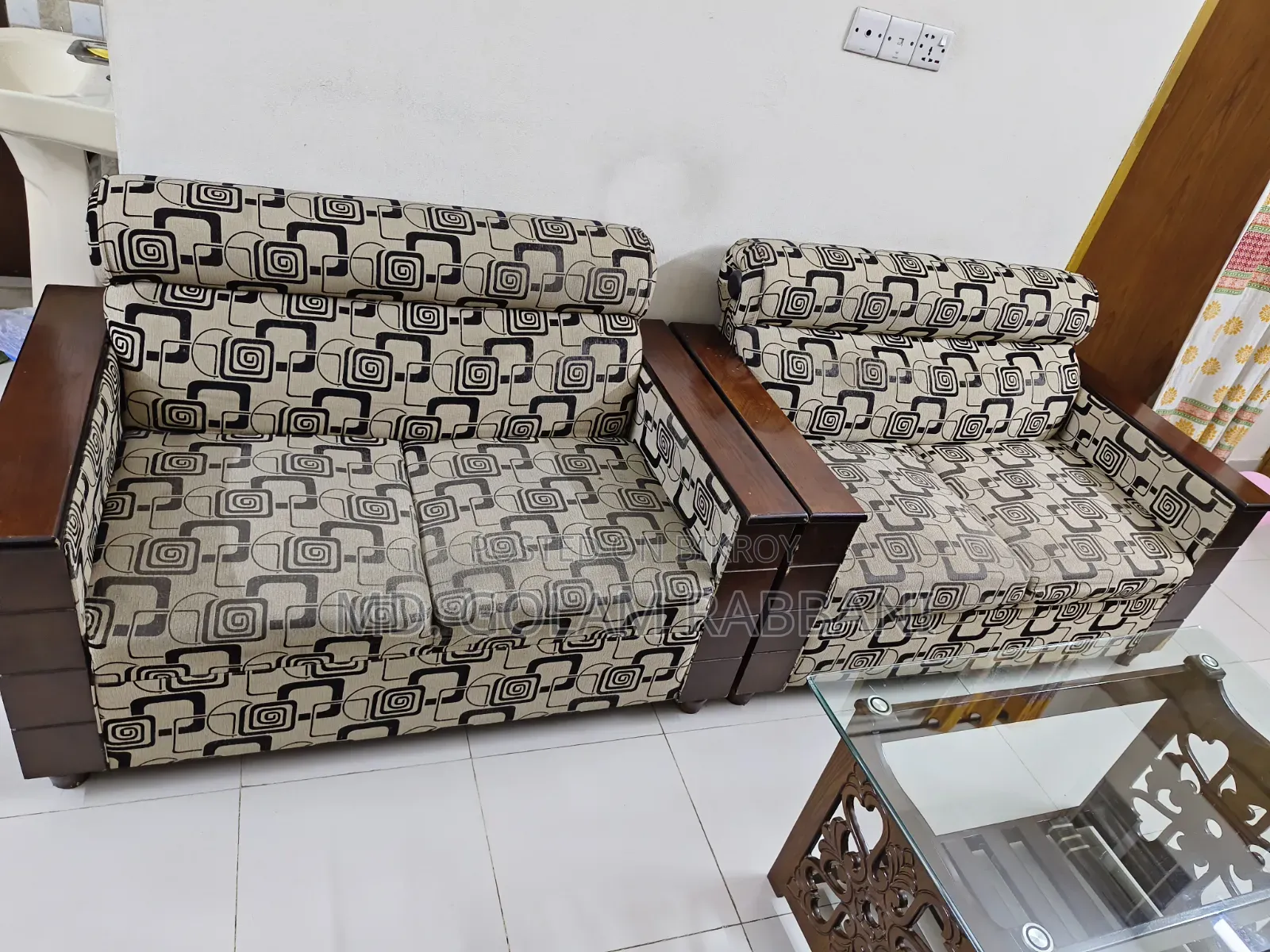 5-seater sofa set for sale. (Used)