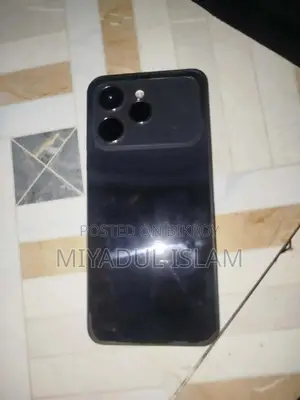 টেকনো স্পার্ক ৪০ ১২৮ জিবি কালো