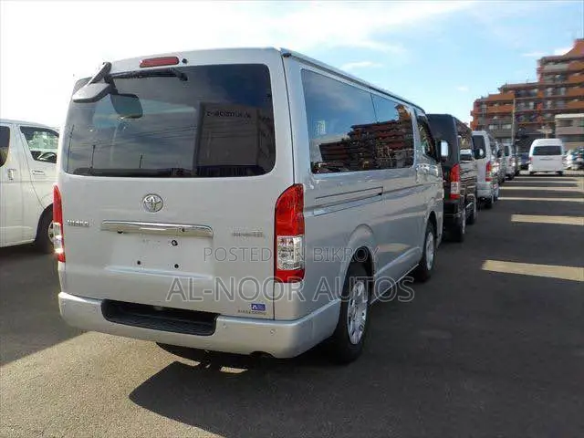 Toyota HiAce 2021 Silver