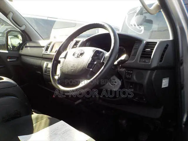Toyota HiAce 2021 Silver