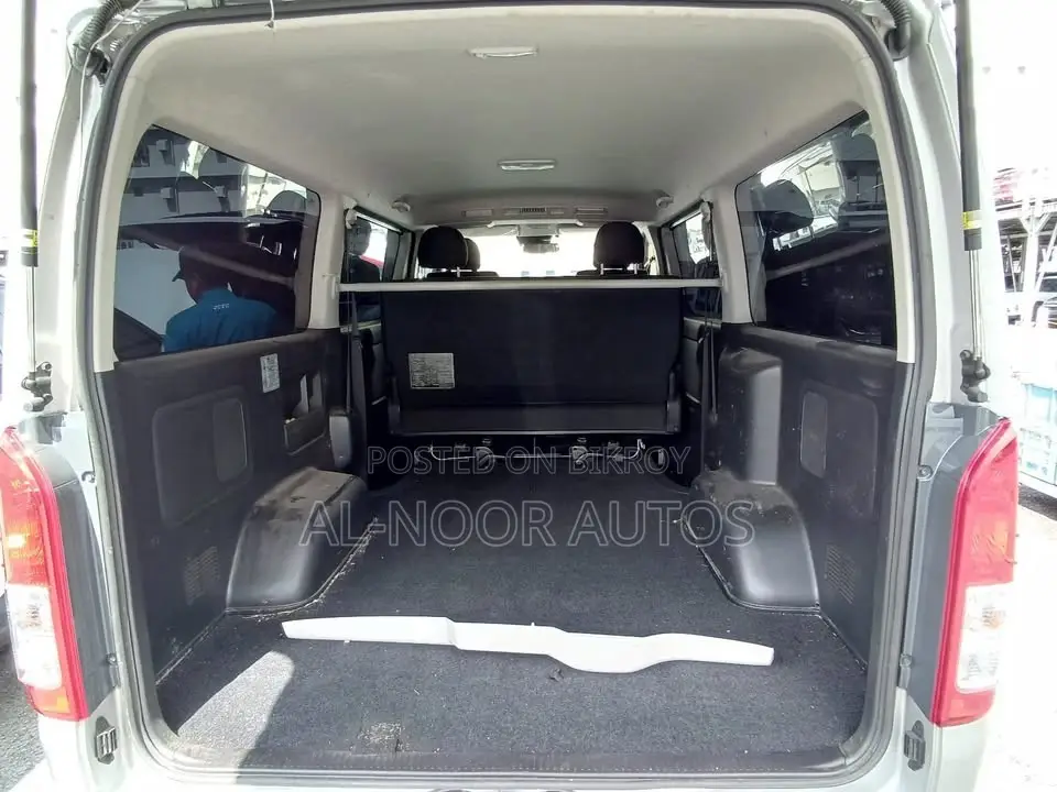 Toyota HiAce 2021 Silver