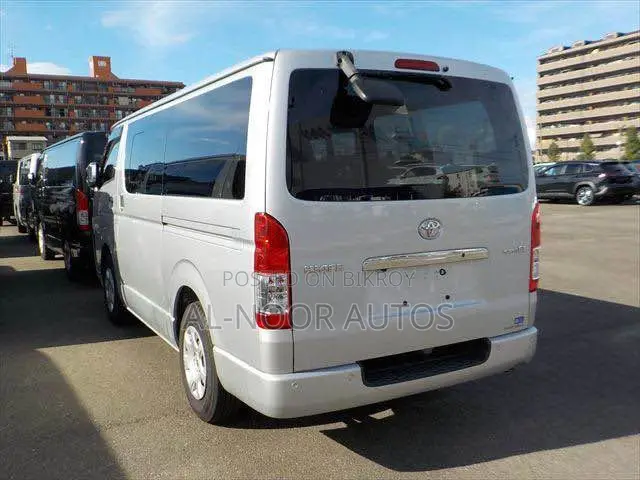 Toyota HiAce 2021 Silver