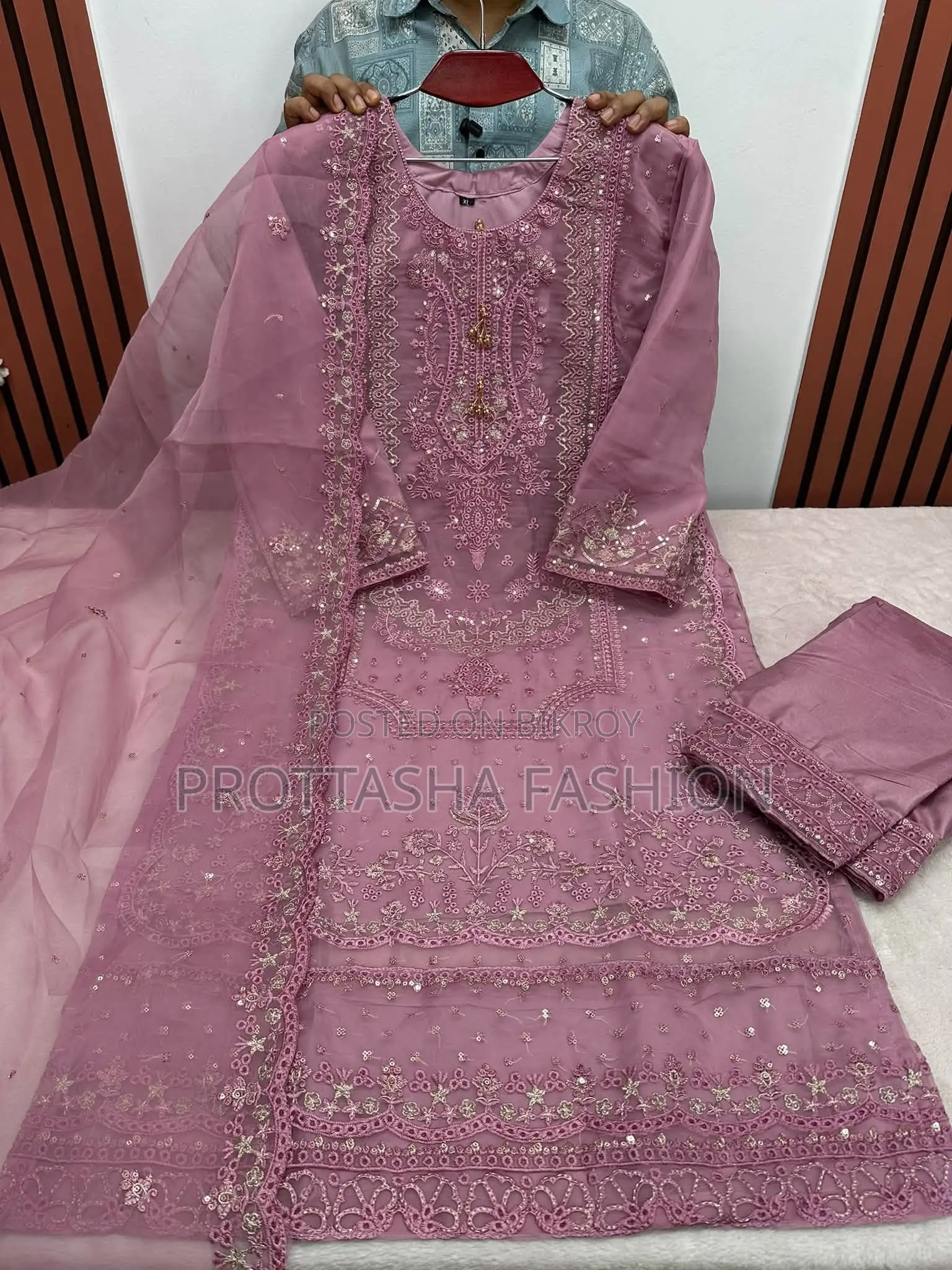 অরগাঞ্জা রেডি ড্রেস