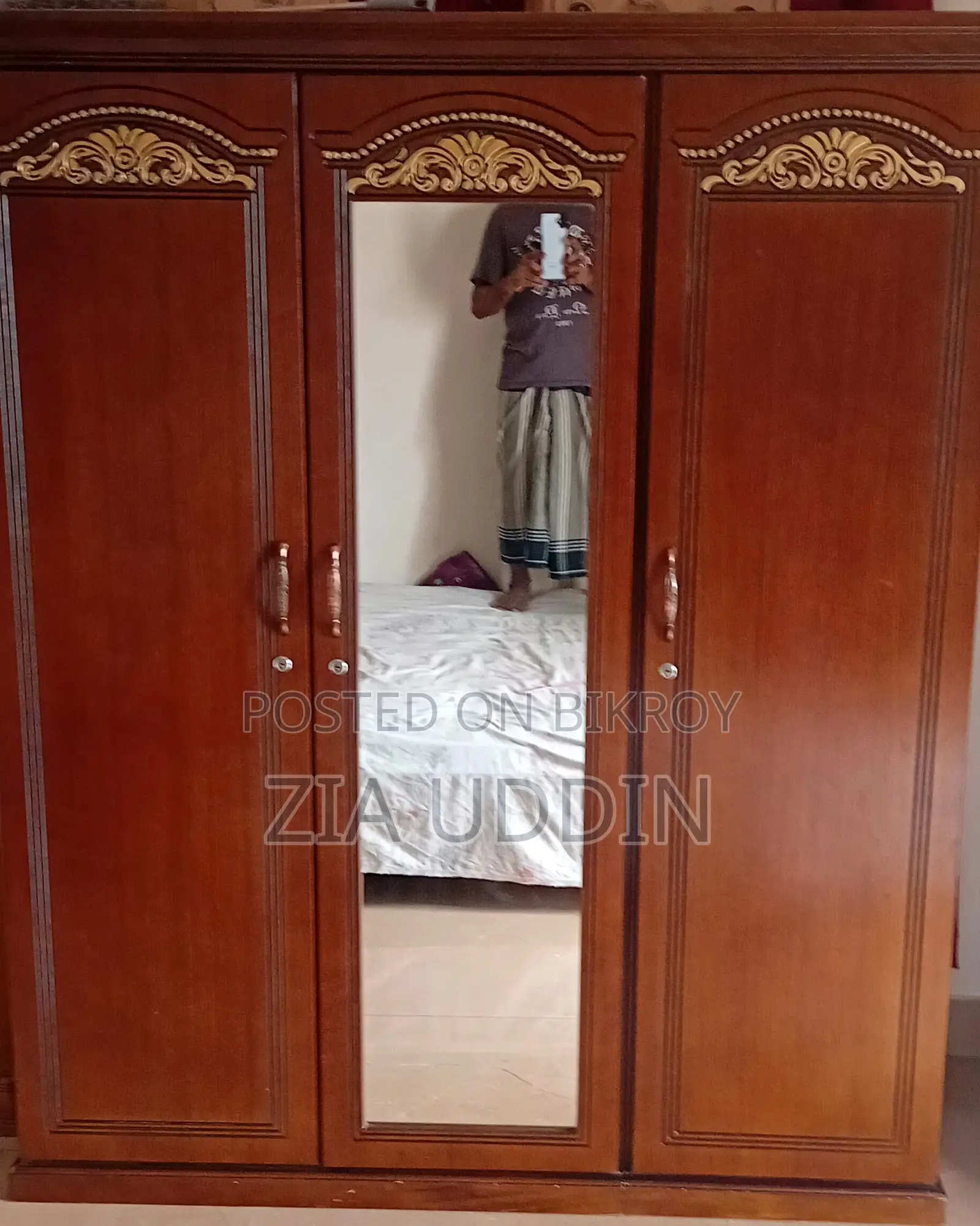 ভিনিয়ার কাঠের আলমারি