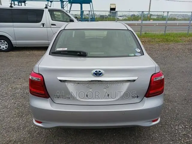 Toyota Axio 2021 Silver