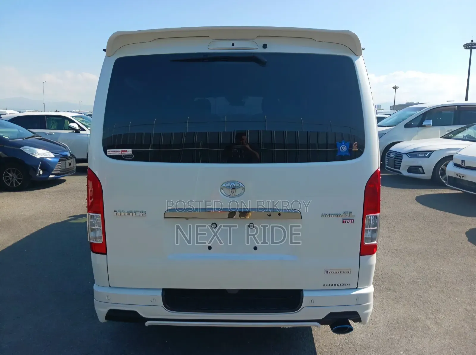 Toyota HiAce 2021