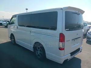 Toyota HiAce 2021