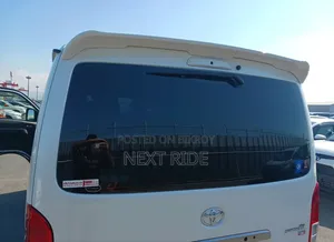 Toyota HiAce 2021