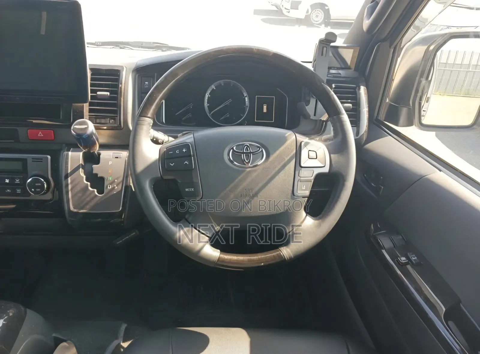 Toyota HiAce 2021